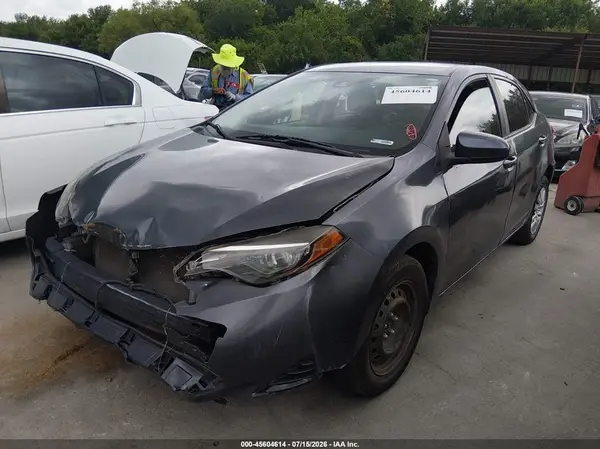5YFBURHE7JP830810 2018 TOYOTA COROLLA - Image 2