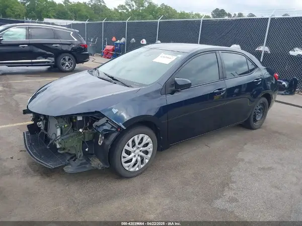 5YFBURHE7JP831374 2018 TOYOTA COROLLA - Image 2