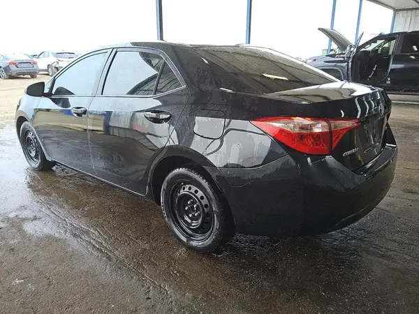 5YFBURHE7JP832122 2018 TOYOTA COROLLA - Image 2
