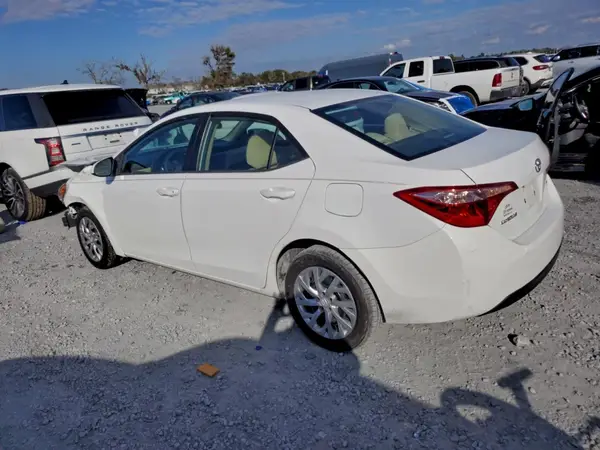 5YFBURHE7JP832525 2018 TOYOTA COROLLA - Image 2