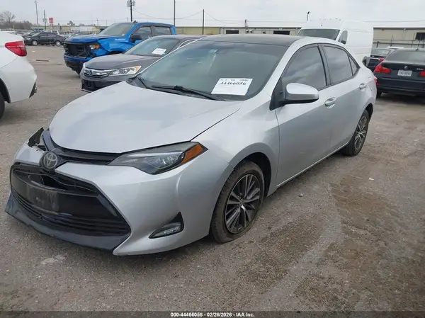 5YFBURHE7JP832556 2018 TOYOTA COROLLA - Image 2