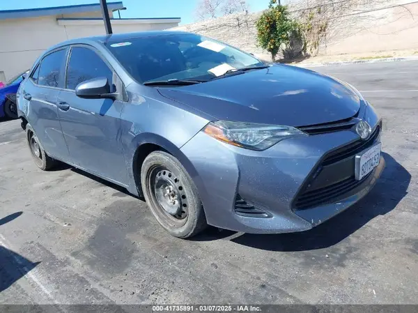 5YFBURHE7JP833321 2018 TOYOTA COROLLA - Image 1