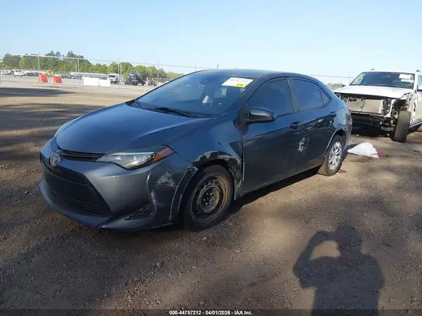 5YFBURHE7JP833741 2018 TOYOTA COROLLA - Image 2