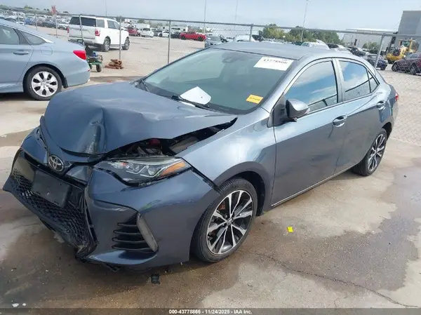 5YFBURHE7JP833884 2018 TOYOTA COROLLA - Image 2