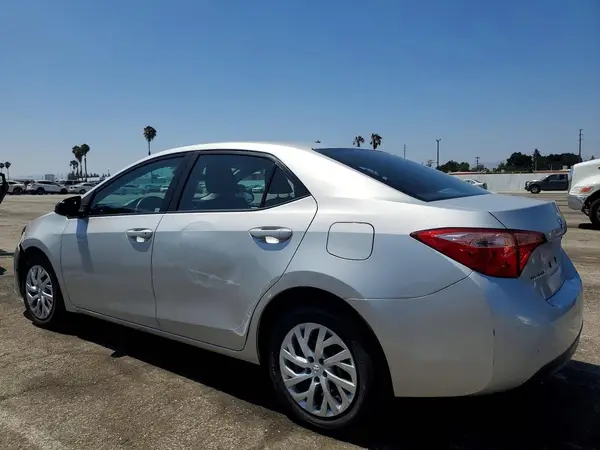 5YFBURHE7JP833979 2018 TOYOTA COROLLA - Image 2