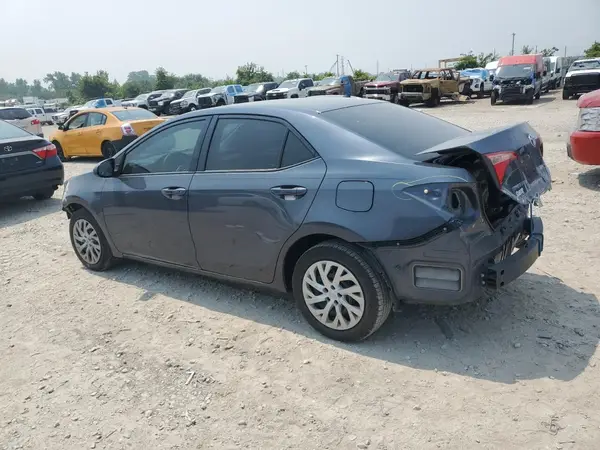 5YFBURHE7JP834033 2018 TOYOTA COROLLA - Image 2