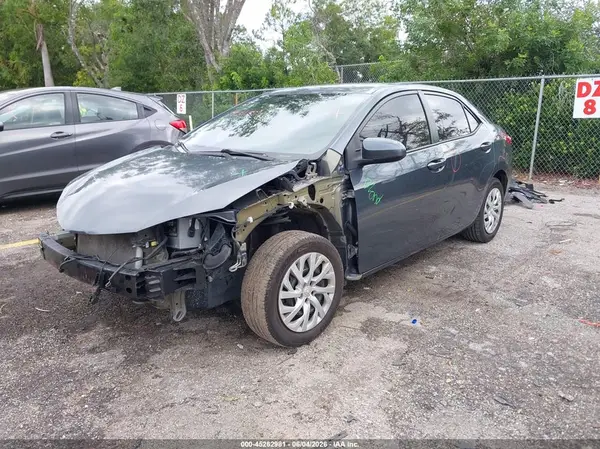 5YFBURHE7JP834307 2018 TOYOTA COROLLA - Image 2