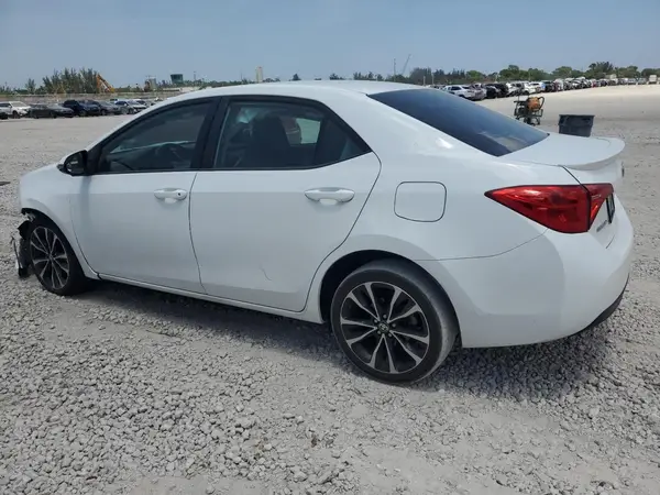 5YFBURHE7JP834694 2018 TOYOTA COROLLA - Image 2