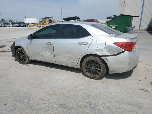 5YFBURHE7JP834775 2018 TOYOTA COROLLA - Image 2