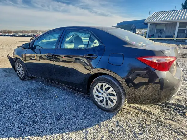 5YFBURHE7JP835473 2018 TOYOTA COROLLA - Image 2