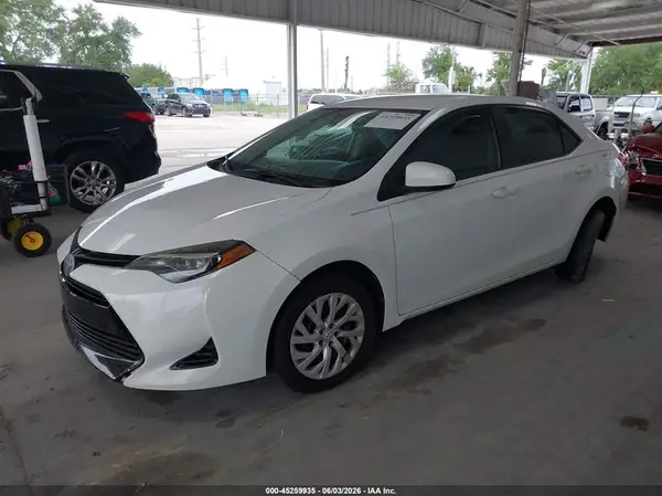 5YFBURHE7JP836056 2018 TOYOTA COROLLA - Image 2