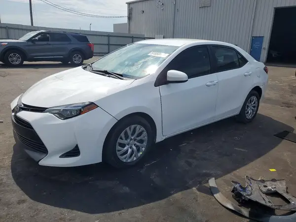 5YFBURHE7JP836770 2018 TOYOTA COROLLA - Image 1