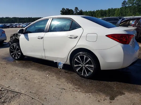 5YFBURHE7JP837353 2018 TOYOTA COROLLA - Image 2
