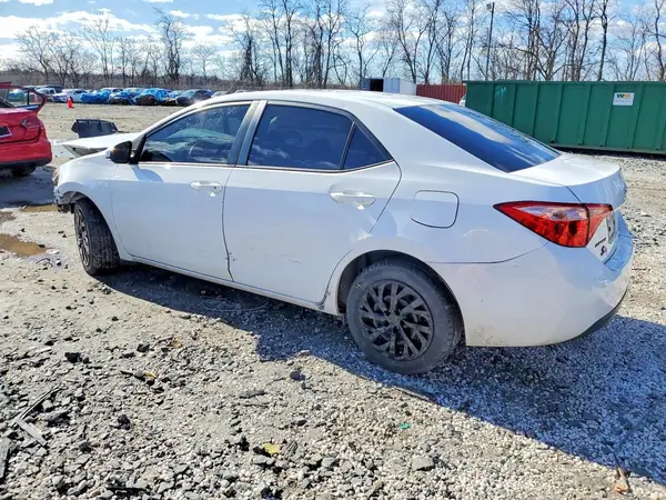 5YFBURHE7JP837837 2018 TOYOTA COROLLA - Image 2