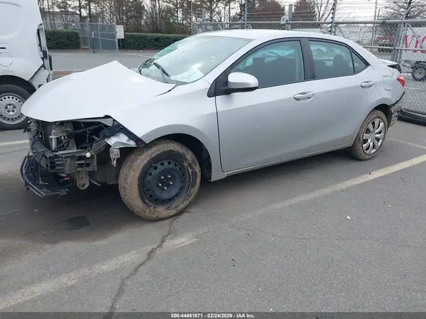 5YFBURHE7JP839443 2018 TOYOTA COROLLA - Image 2