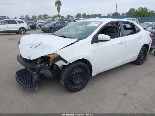 5YFBURHE7JP840026 2018 TOYOTA COROLLA - Image 2