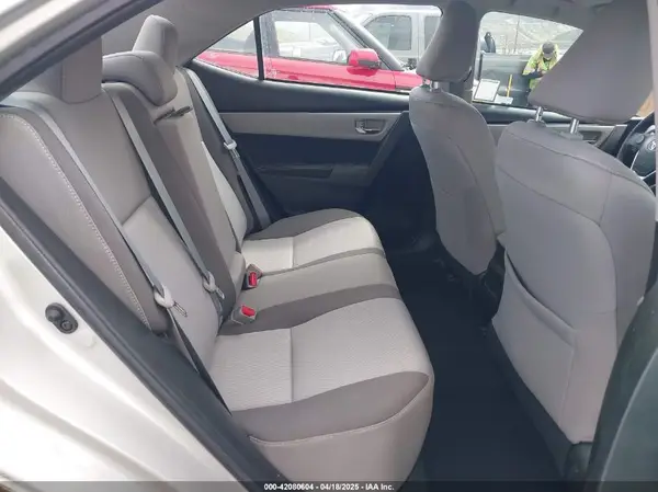 5YFBURHE7JP840608 2018 TOYOTA COROLLA - Image 8