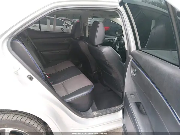 5YFBURHE7JP840950 2018 TOYOTA COROLLA - Image 8