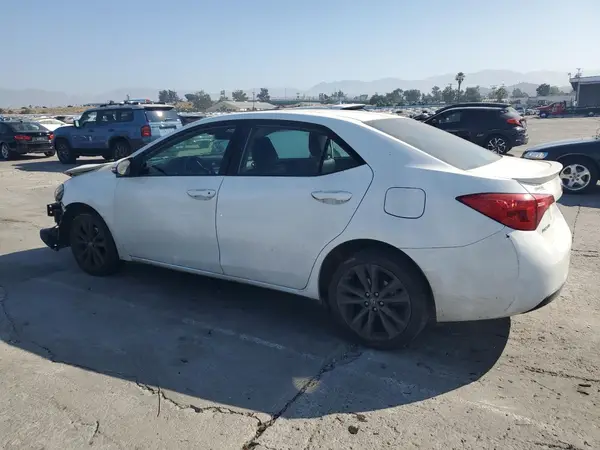 5YFBURHE7JP840978 2018 TOYOTA COROLLA - Image 2