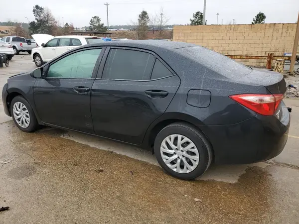 5YFBURHE7JP841614 2018 TOYOTA COROLLA - Image 2