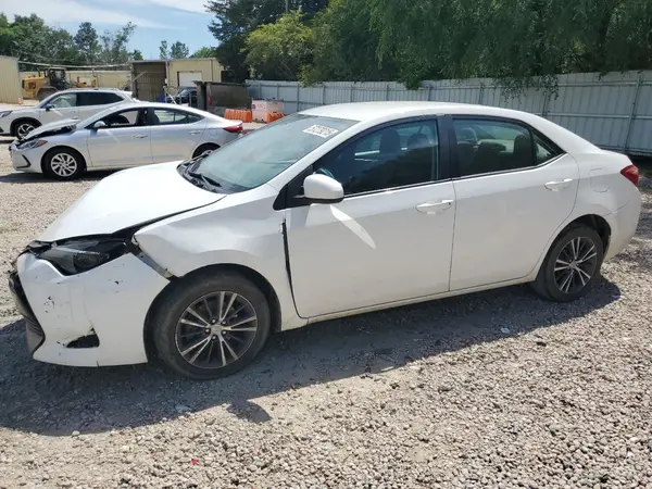5YFBURHE7JP842990 2018 TOYOTA COROLLA - Image 1