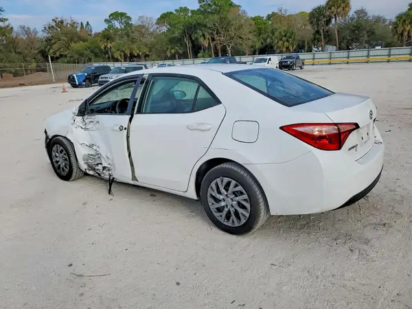5YFBURHE7JP843928 2018 TOYOTA COROLLA - Image 2