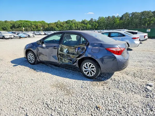 5YFBURHE7JP843976 2018 TOYOTA COROLLA - Image 2