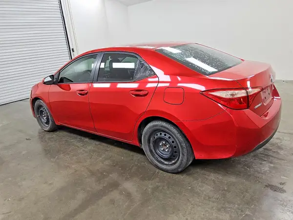 5YFBURHE7JP844111 2018 TOYOTA COROLLA - Image 2