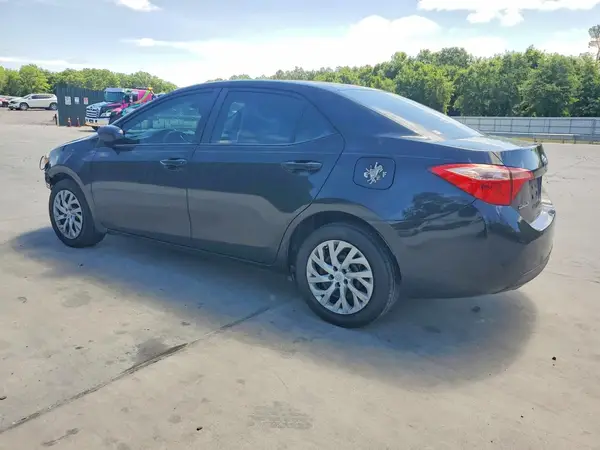 5YFBURHE7JP844187 2018 TOYOTA COROLLA - Image 2