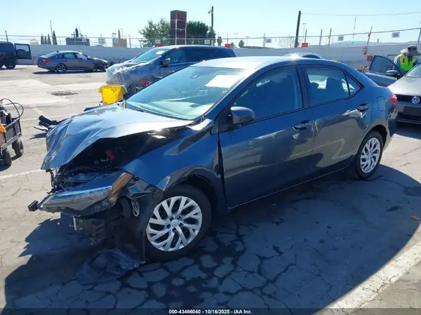 5YFBURHE7JP844514 2018 TOYOTA COROLLA - Image 2