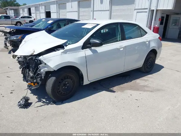 5YFBURHE7JP84555 2018 TOYOTA COROLLA - Image 2