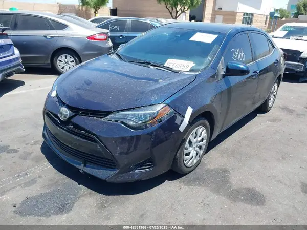 5YFBURHE7JP846747 2018 TOYOTA COROLLA - Image 2