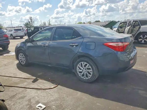 5YFBURHE7JP848949 2018 TOYOTA COROLLA - Image 2