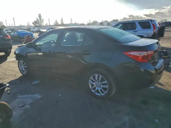 5YFBURHE7JP849504 2018 TOYOTA COROLLA - Image 2