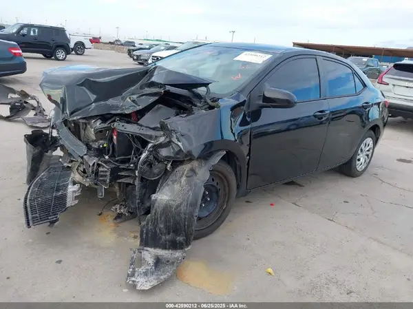5YFBURHE7JP850944 2018 TOYOTA COROLLA - Image 2