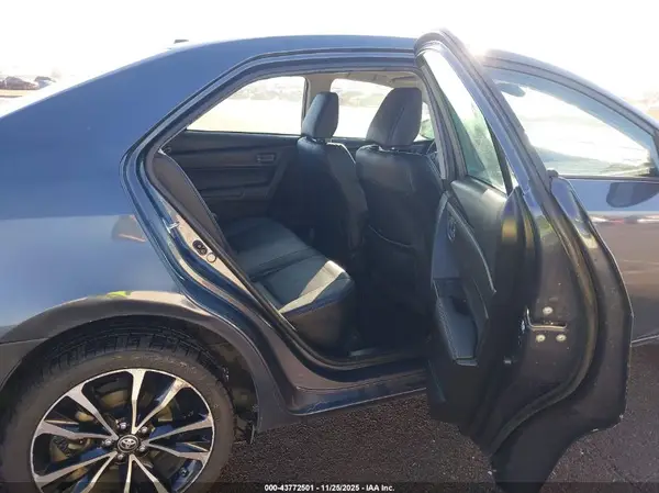 5YFBURHE7JP853228 2018 TOYOTA COROLLA - Image 8
