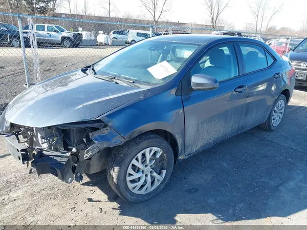 5YFBURHE7JP853410 2018 TOYOTA COROLLA - Image 2