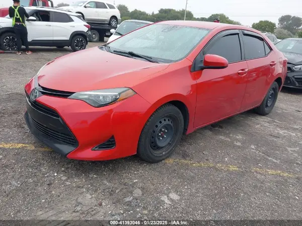 5YFBURHE7JP853908 2018 TOYOTA COROLLA - Image 2