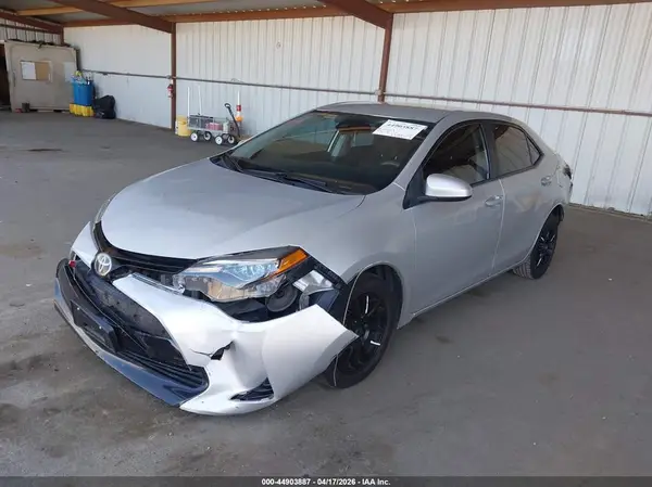 5YFBURHE7JP853987 2018 TOYOTA COROLLA - Image 2