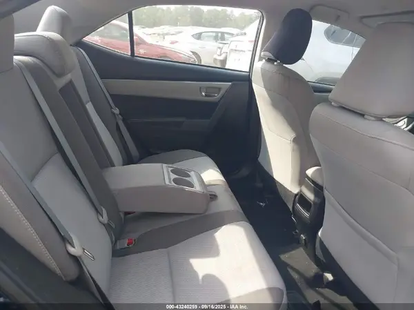 5YFBURHE7JP854072 2018 TOYOTA COROLLA - Image 8