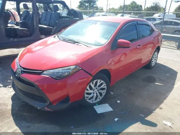 5YFBURHE7JP854993 2018 TOYOTA COROLLA - Image 2