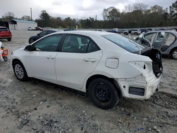 5YFBURHE7JP855464 2018 TOYOTA COROLLA - Image 2