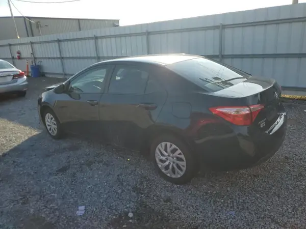 5YFBURHE7JP855593 2018 TOYOTA COROLLA - Image 2