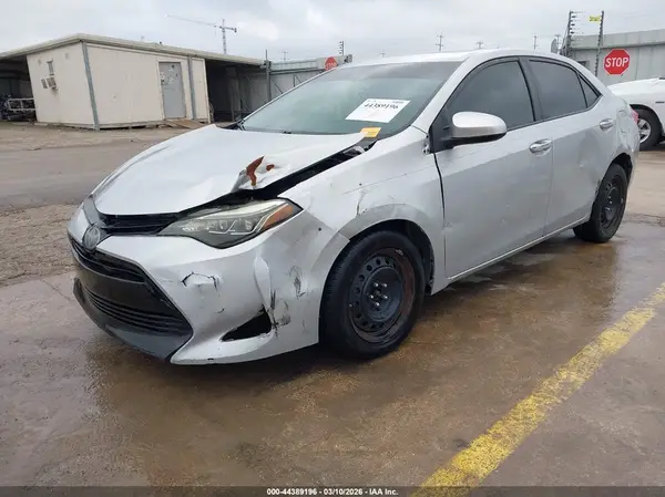 5YFBURHE7KP856308 2019 TOYOTA COROLLA - Image 2