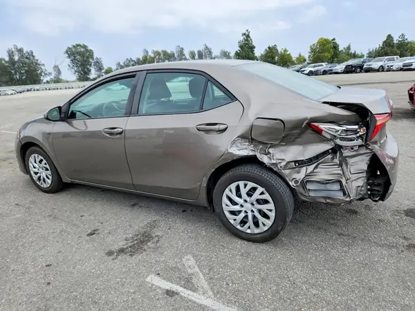 5YFBURHE7KP856664 2019 TOYOTA COROLLA - Image 2