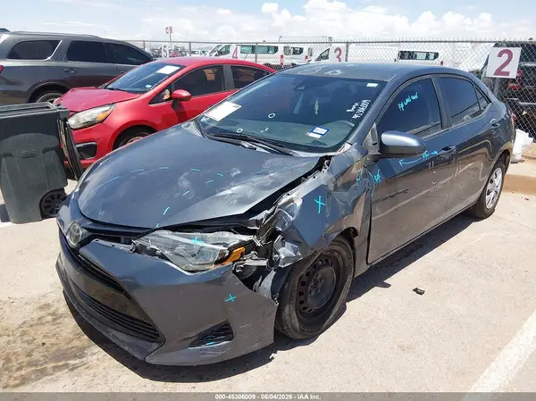 5YFBURHE7KP861332 2019 TOYOTA COROLLA - Image 2