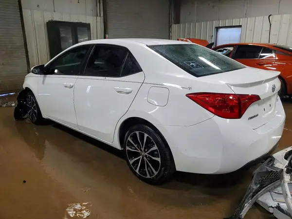5YFBURHE7KP870841 2019 TOYOTA COROLLA - Image 2