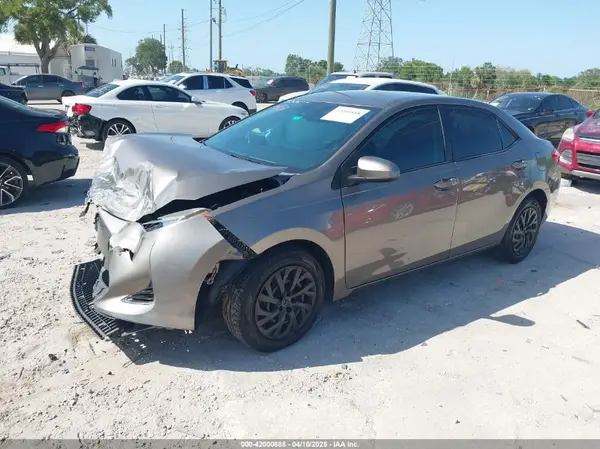 5YFBURHE7KP878972 2019 TOYOTA COROLLA - Image 2
