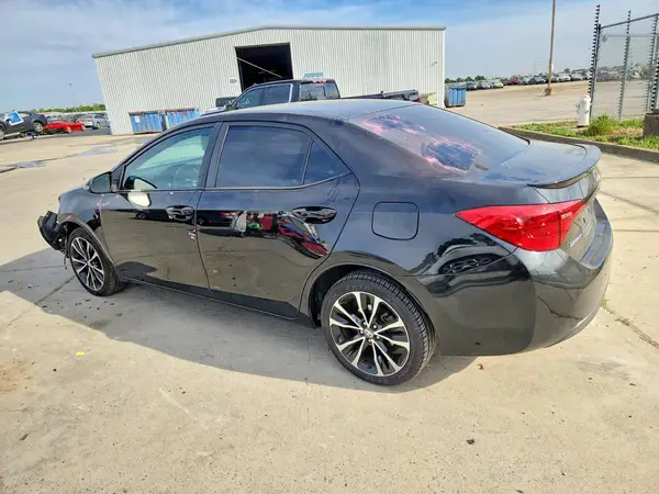 5YFBURHE7KP884898 2019 TOYOTA COROLLA - Image 2