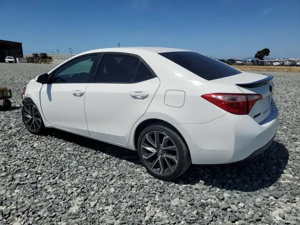 5YFBURHE7KP886554 2019 TOYOTA COROLLA - Image 2